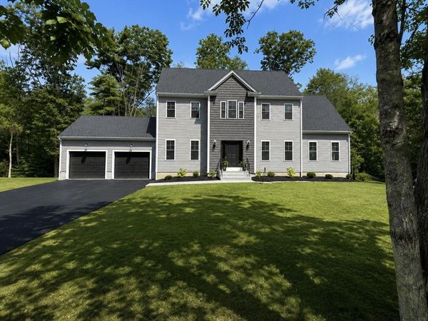 4 White Court, Douglas, MA 01516