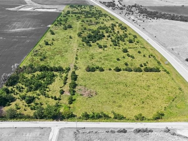 1700 North Dakota Road, Iola, KS 66749