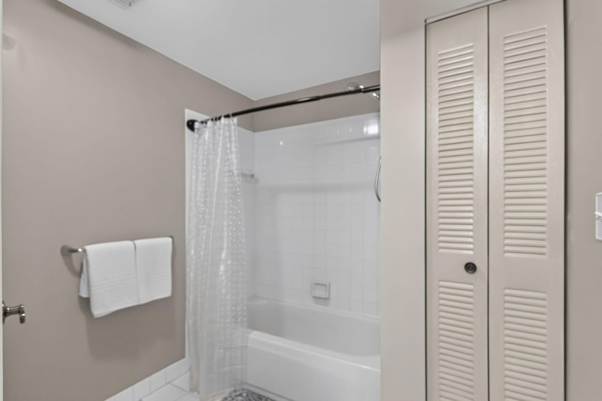 500 Uno Lago Drive, Unit 201, Juno Beach, FL 33408 Photo