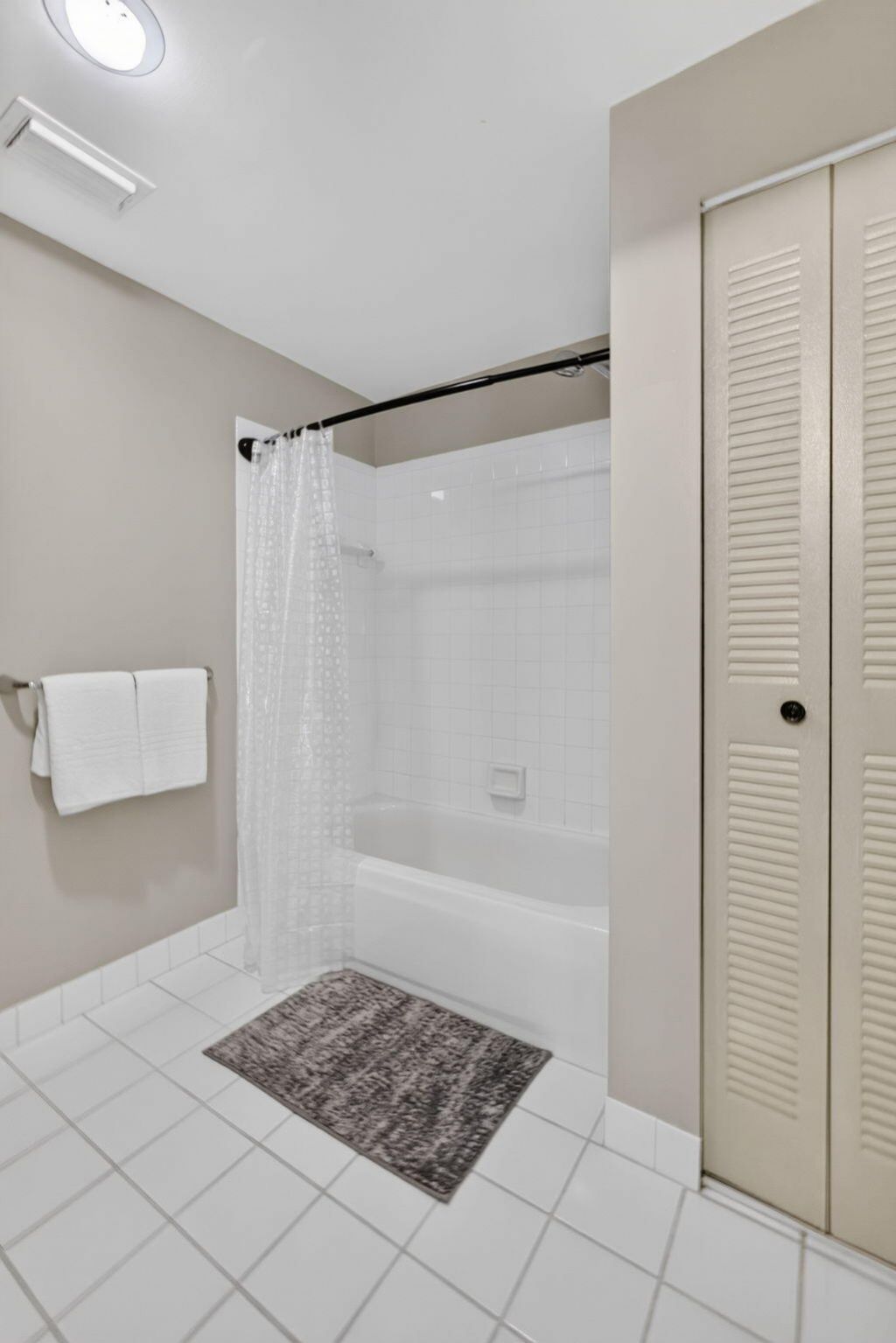 500 Uno Lago Drive, Unit 201, Juno Beach, FL 33408 Photo