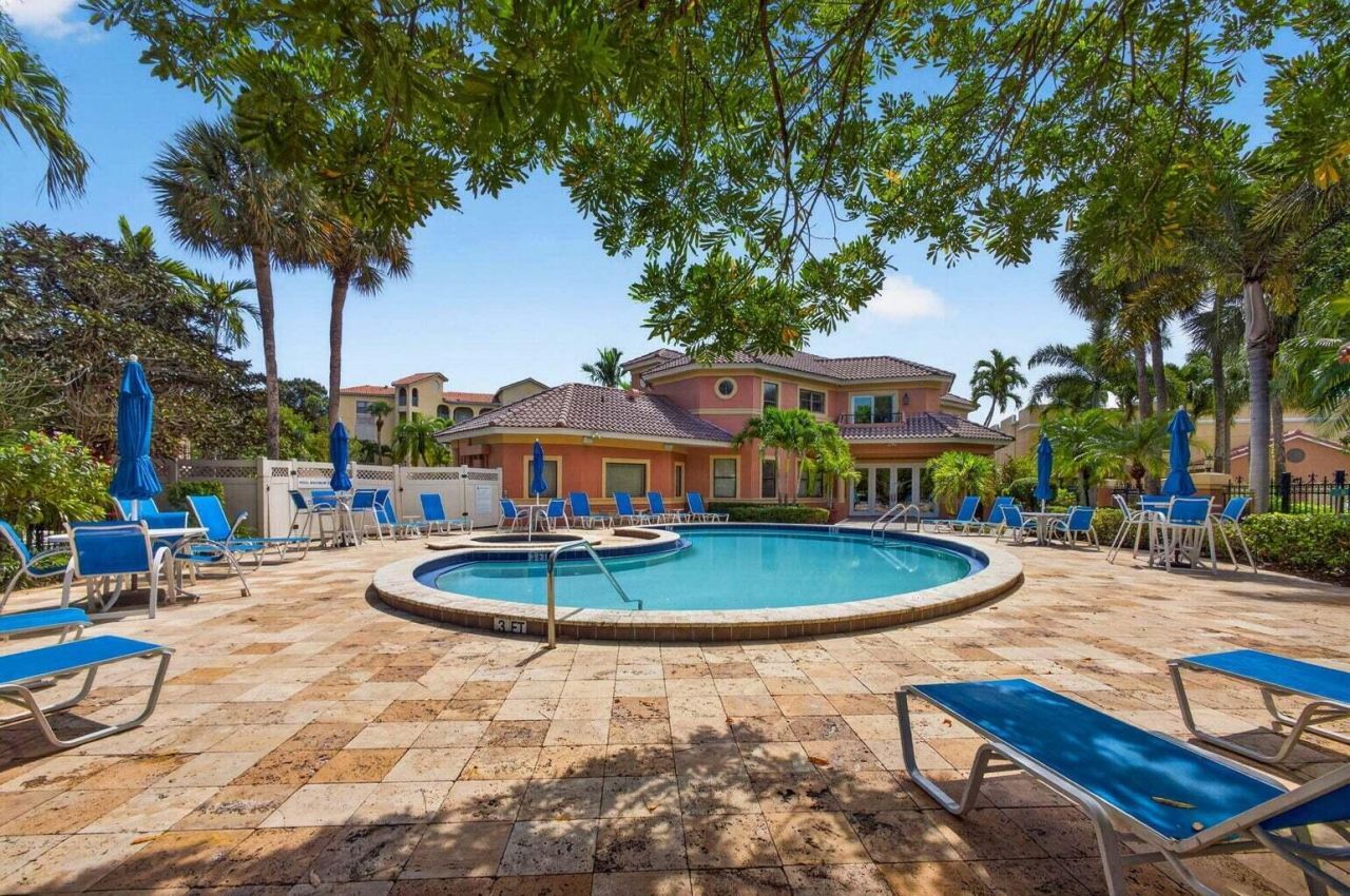 500 Uno Lago Drive, Unit 201, Juno Beach, FL 33408 Photo