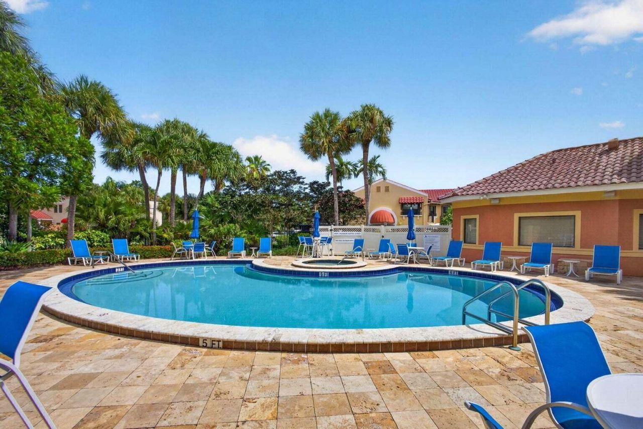 500 Uno Lago Drive, Unit 201, Juno Beach, FL 33408 Photo