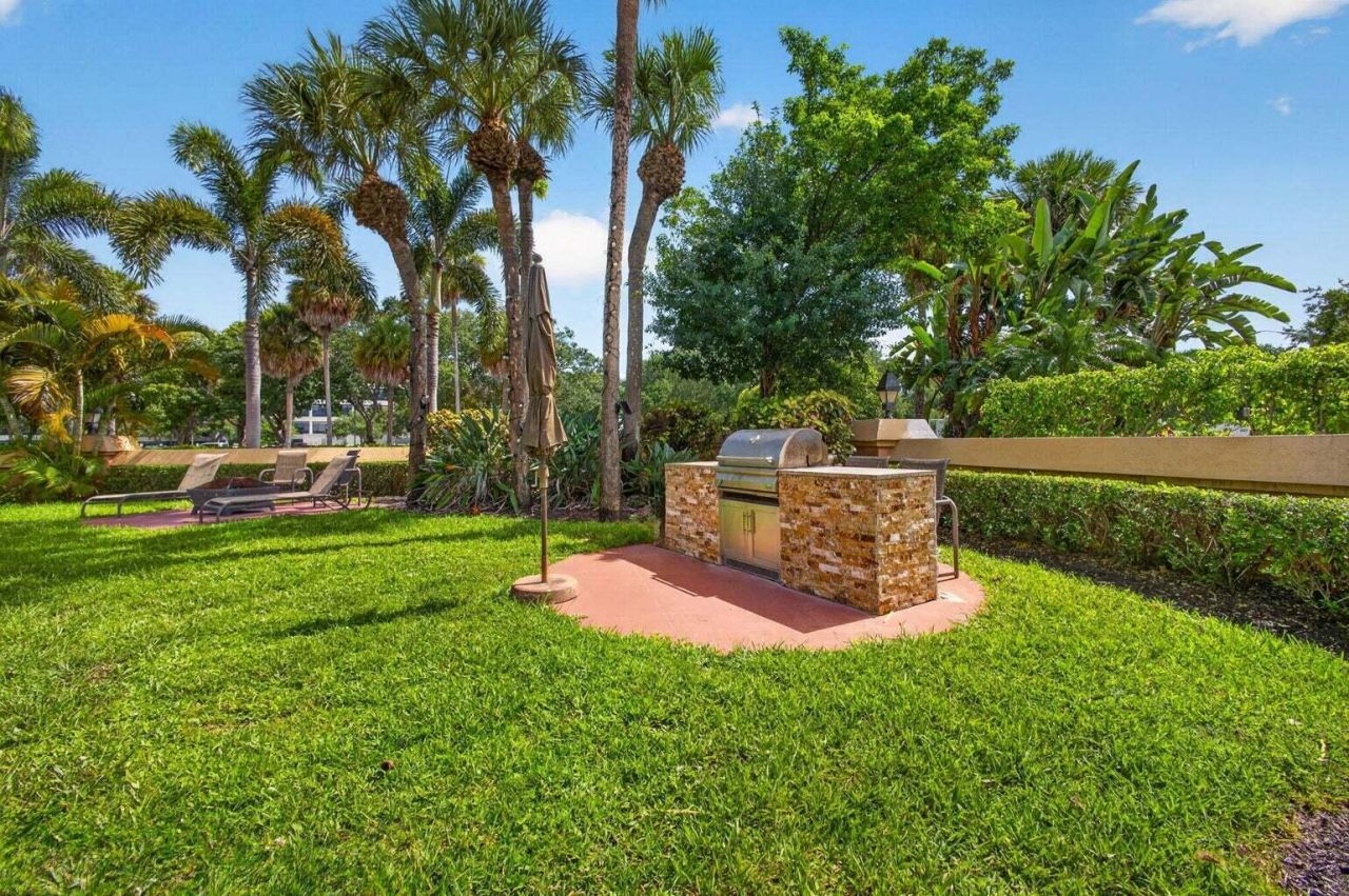 500 Uno Lago Drive, Unit 201, Juno Beach, FL 33408 Photo