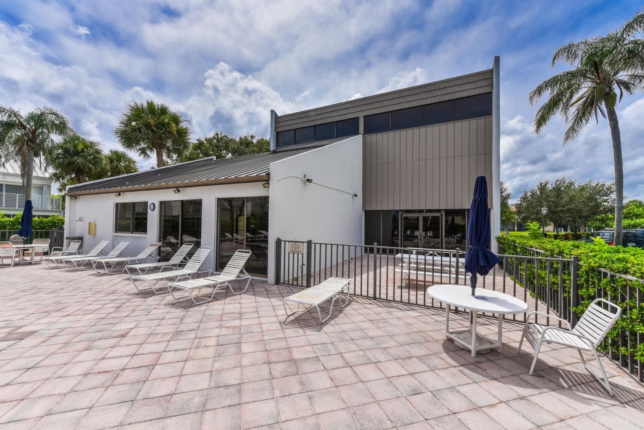1605 Us-1, Jupiter, FL 33477 Photo