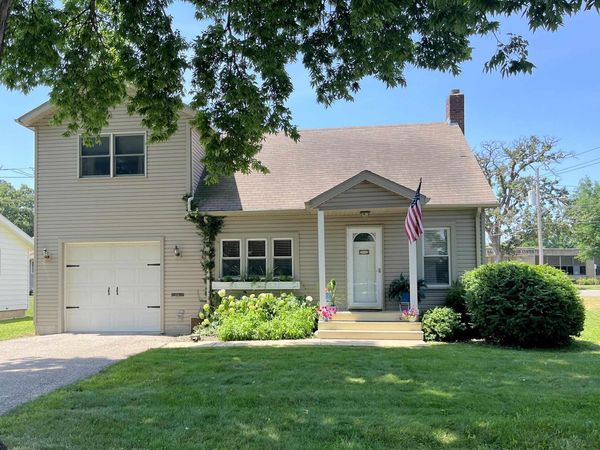 215 East Street, Decorah, IA 52101
