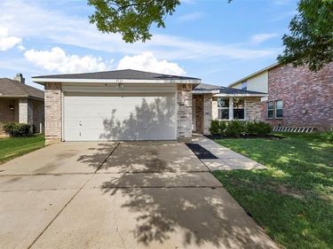 9121 Riding Stable Lane , Fort Worth, TX 76123