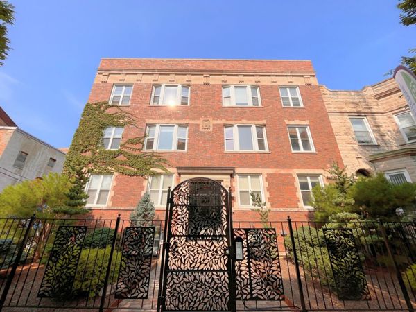 4240 S Calumet Avenue , Chicago, IL 60653