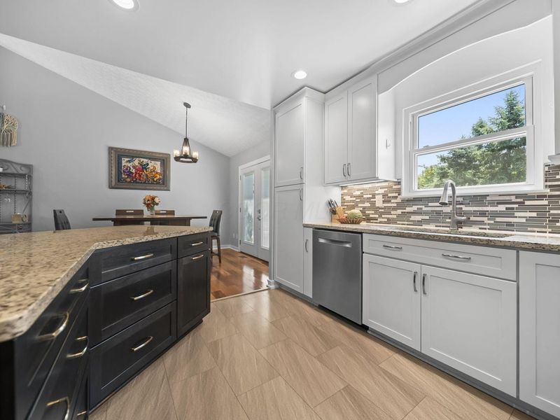 5887 Luccis Court, Columbus, OH 43228 Photo 8