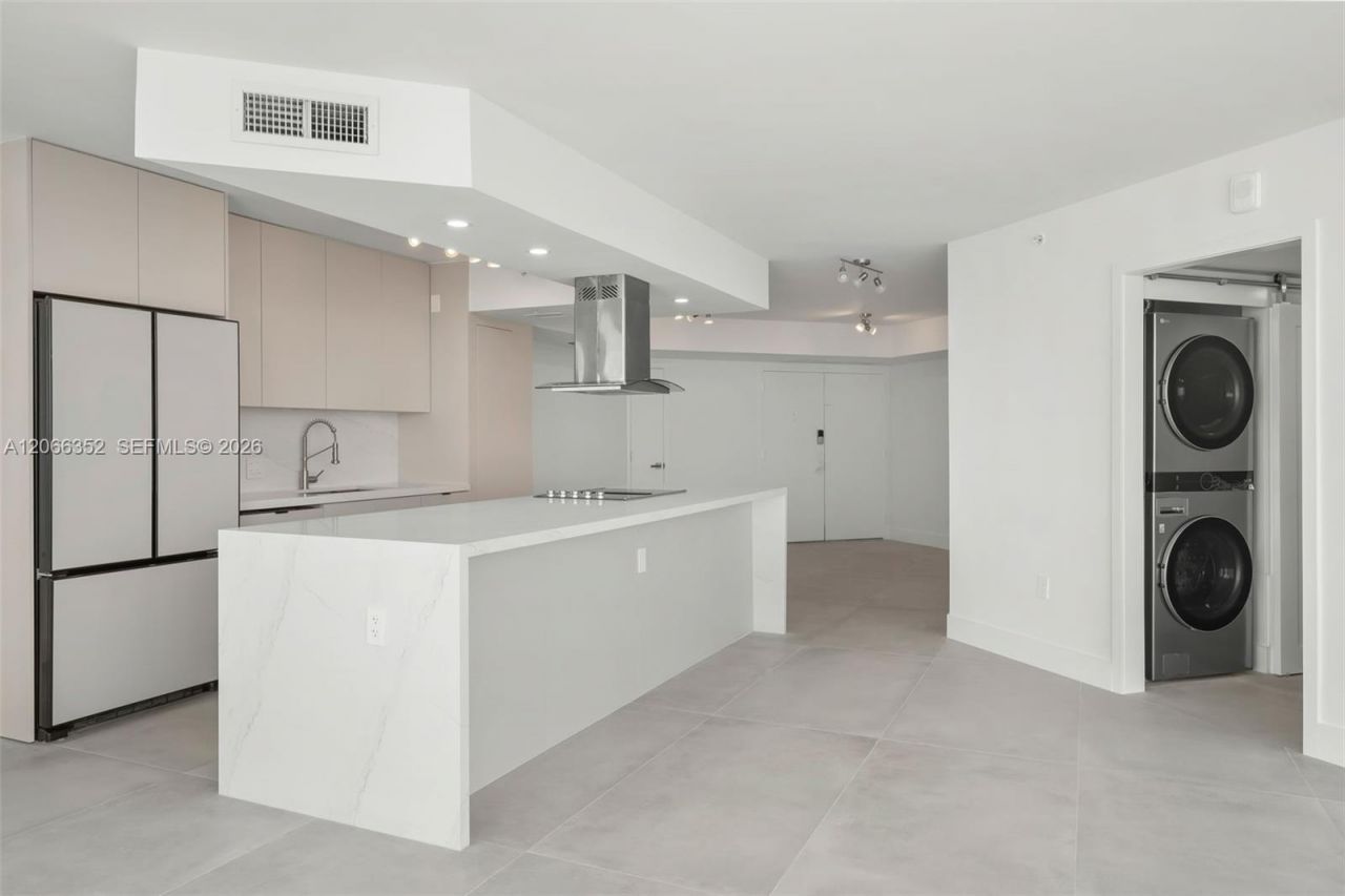 6301 Collins Ave , Unit 2307, Miami Beach, FL 33141 Photo