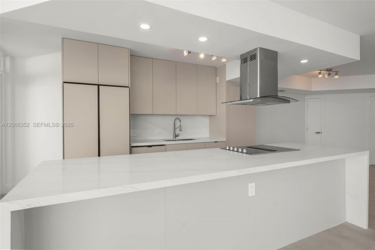 6301 Collins Ave , Unit 2307, Miami Beach, FL 33141 Photo