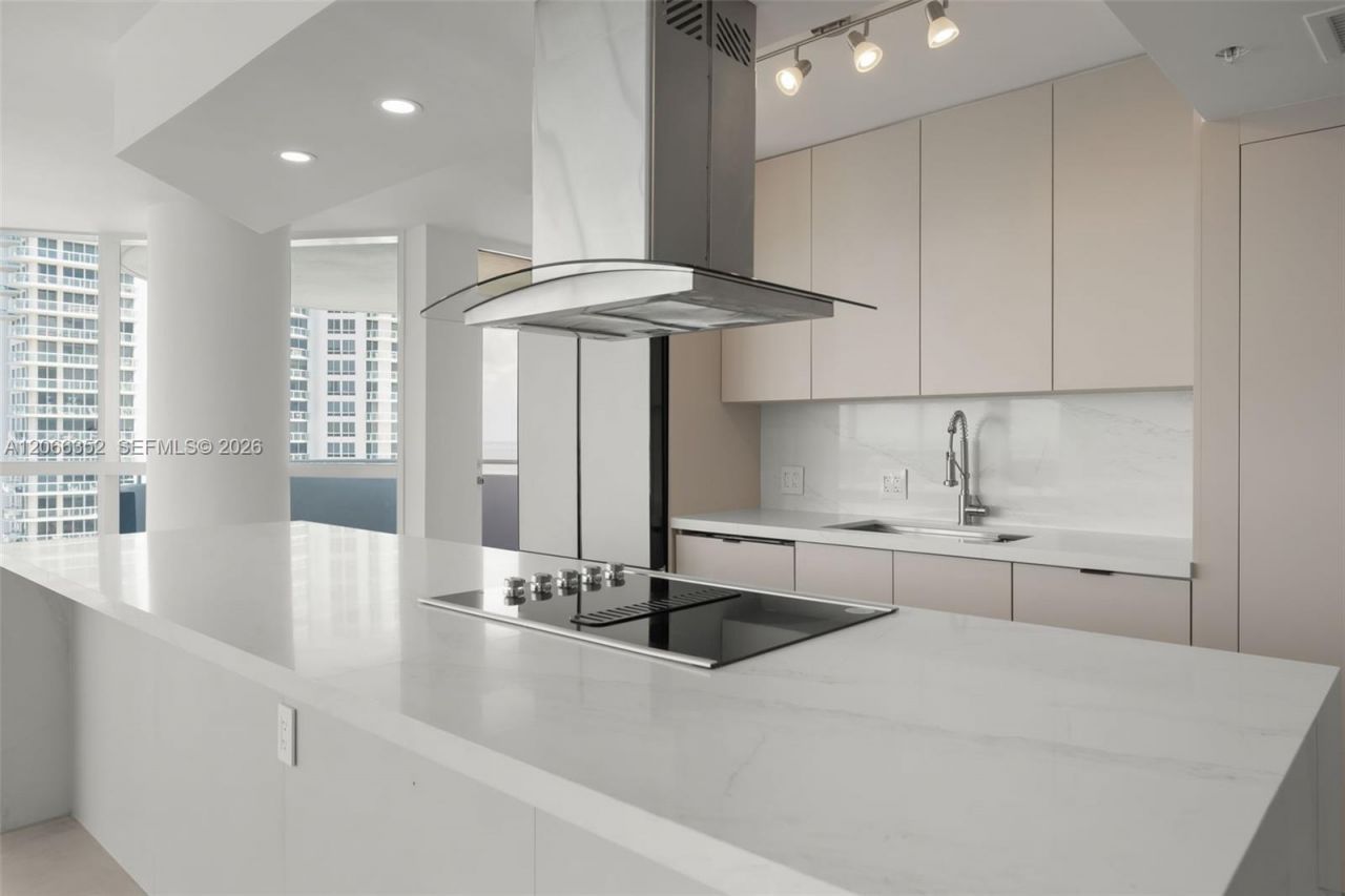 6301 Collins Ave , Unit 2307, Miami Beach, FL 33141 Photo
