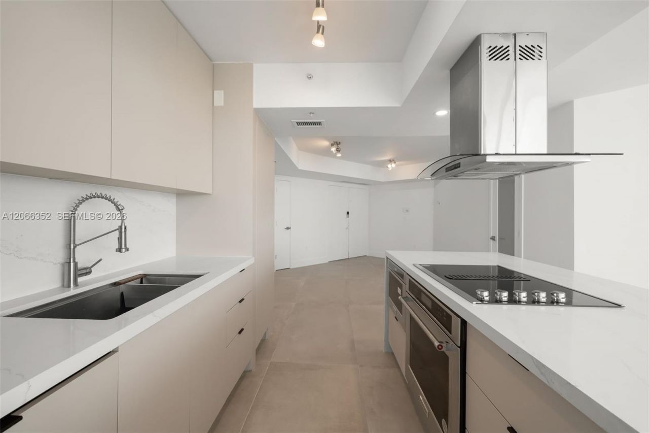 6301 Collins Ave , Unit 2307, Miami Beach, FL 33141 Photo