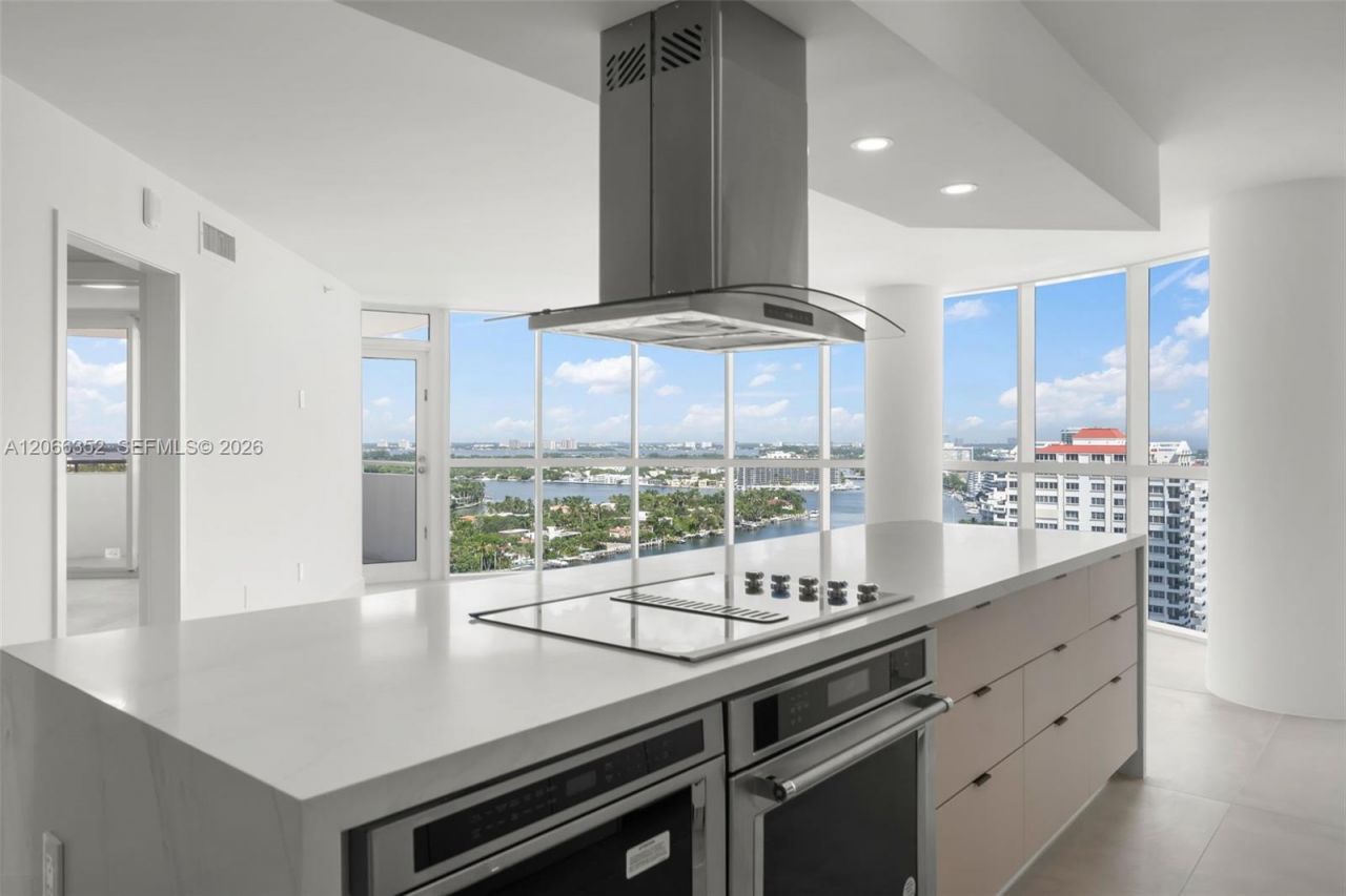 6301 Collins Ave , Unit 2307, Miami Beach, FL 33141 Photo