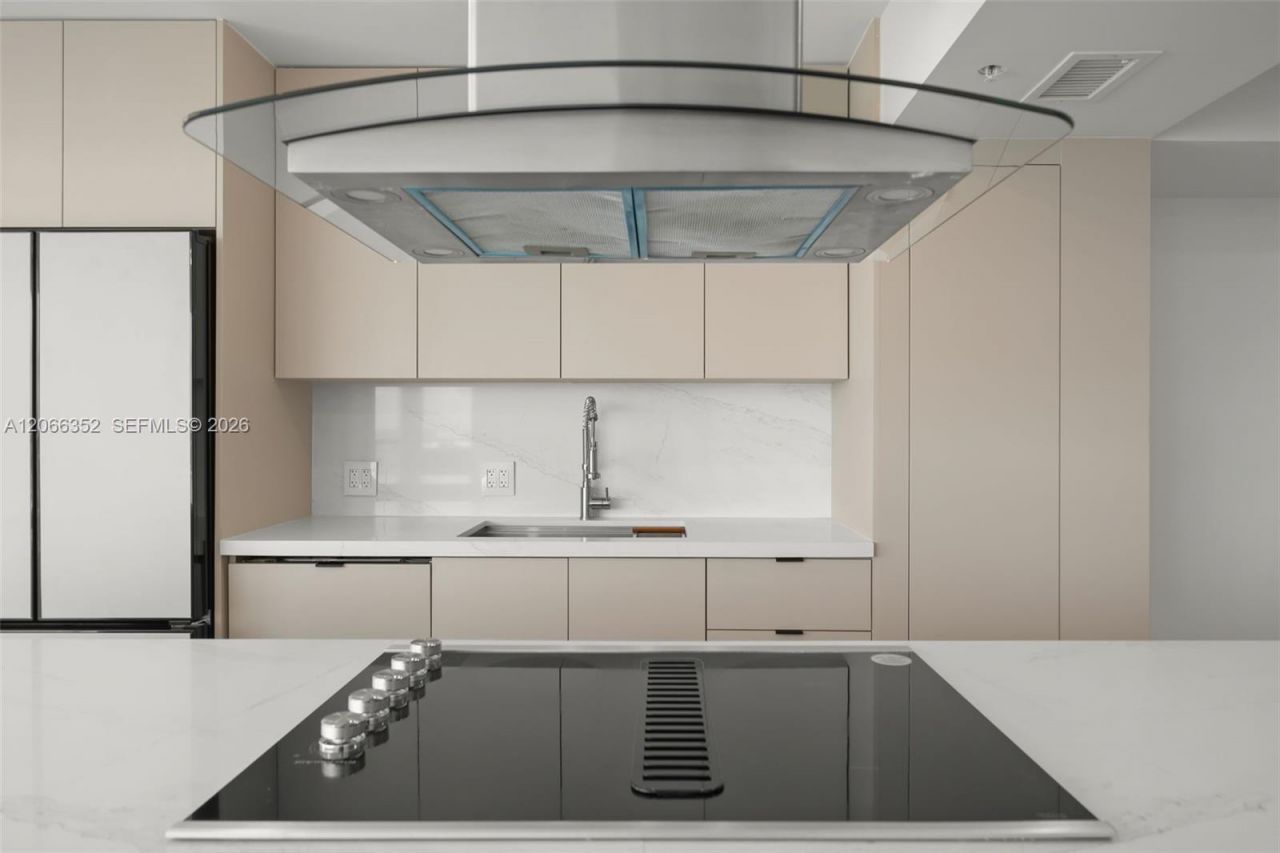 6301 Collins Ave , Unit 2307, Miami Beach, FL 33141 Photo