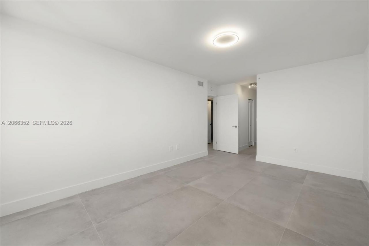 6301 Collins Ave , Unit 2307, Miami Beach, FL 33141 Photo