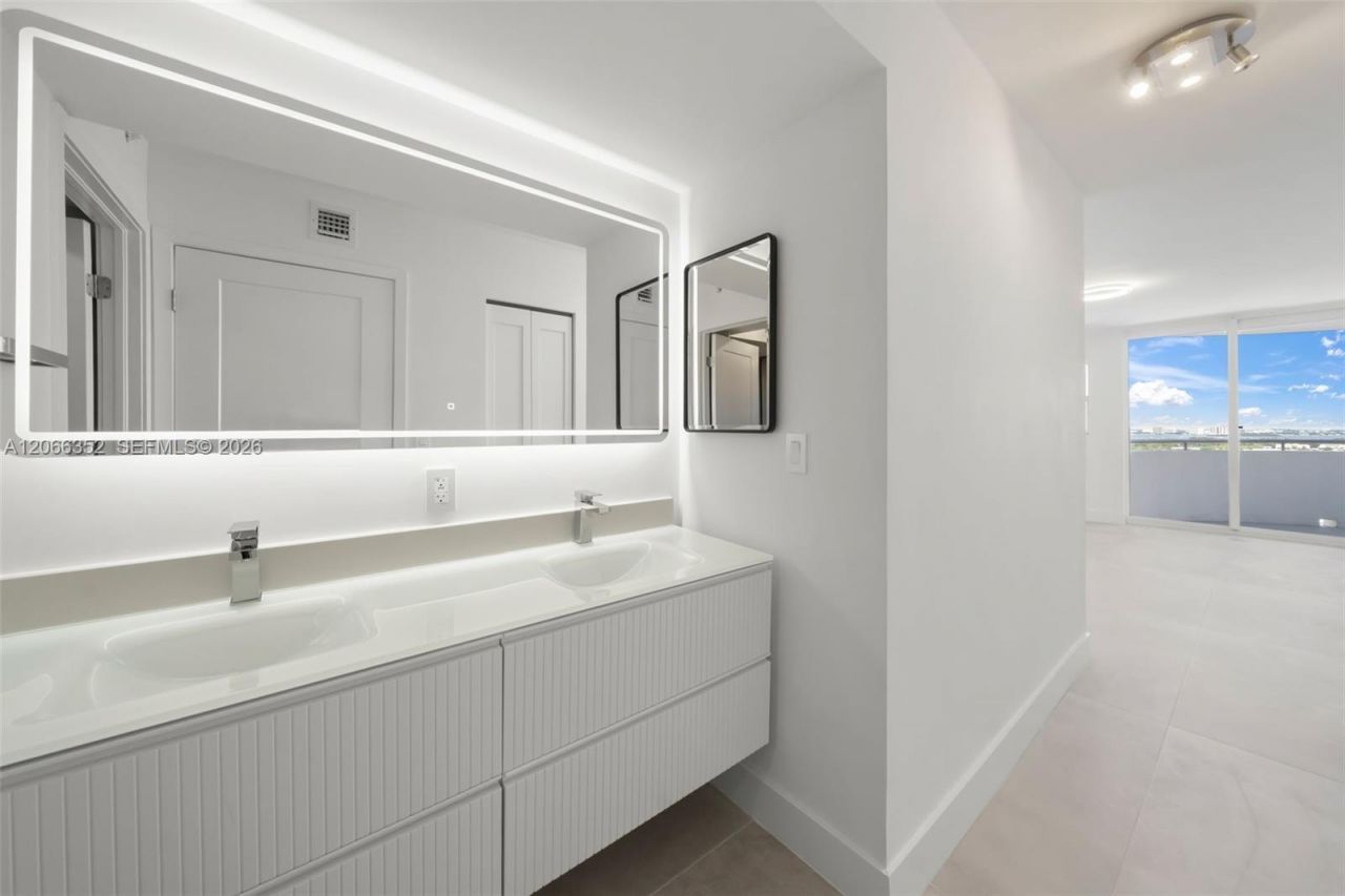 6301 Collins Ave , Unit 2307, Miami Beach, FL 33141 Photo