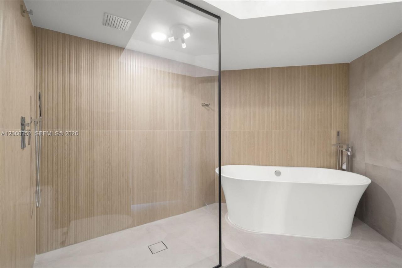 6301 Collins Ave , Unit 2307, Miami Beach, FL 33141 Photo