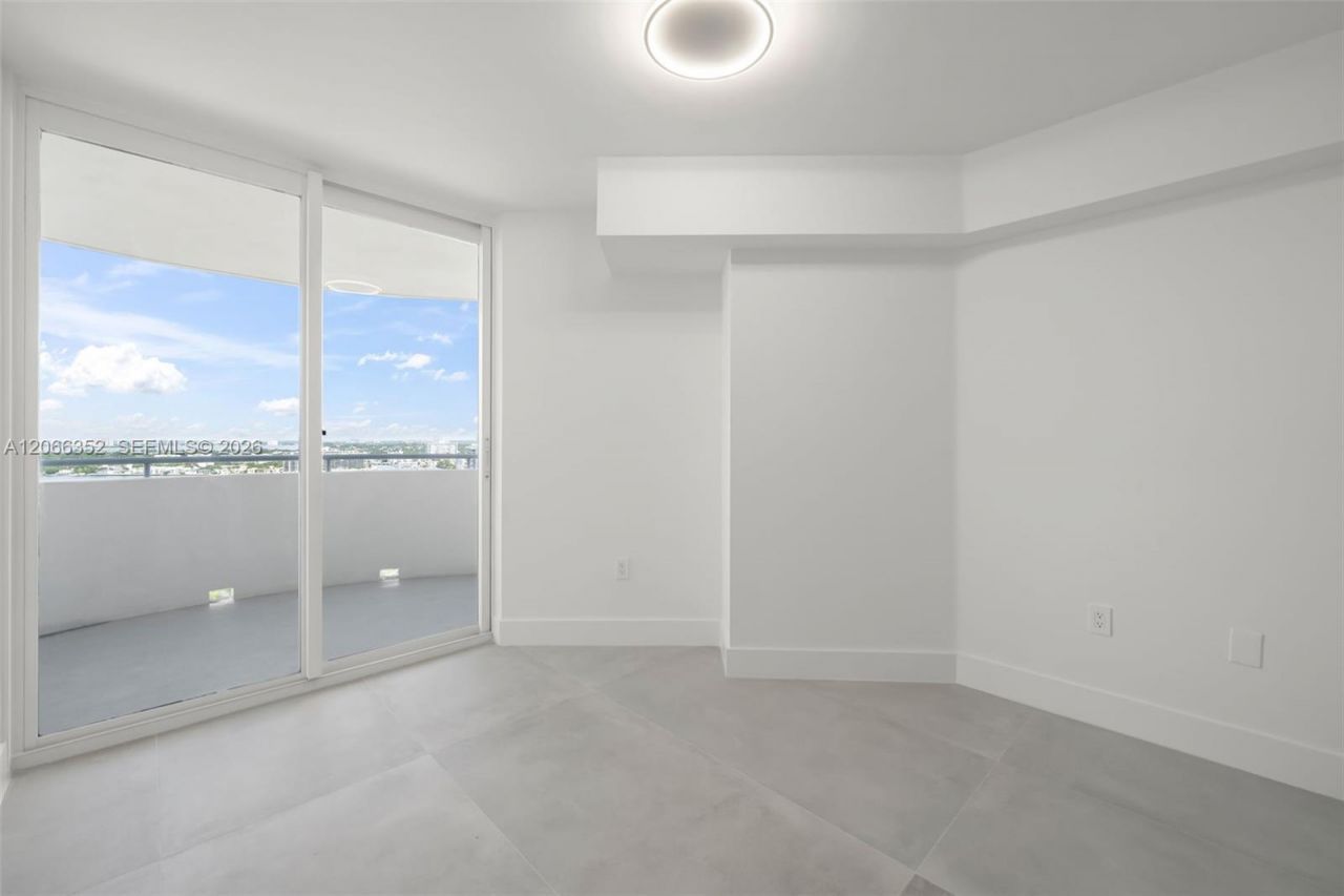 6301 Collins Ave , Unit 2307, Miami Beach, FL 33141 Photo