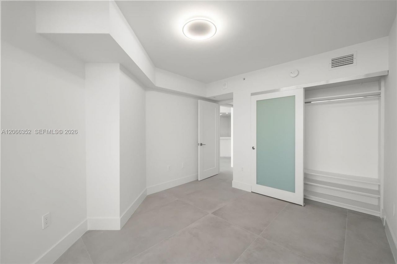 6301 Collins Ave , Unit 2307, Miami Beach, FL 33141 Photo