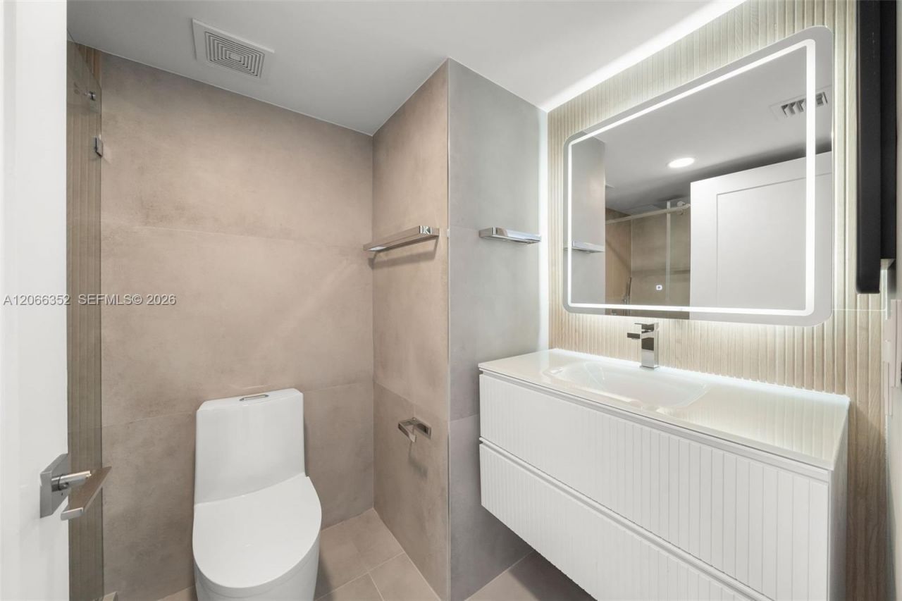 6301 Collins Ave , Unit 2307, Miami Beach, FL 33141 Photo