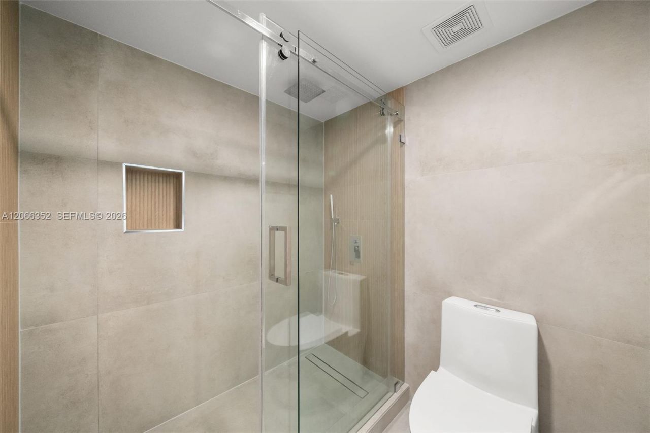 6301 Collins Ave , Unit 2307, Miami Beach, FL 33141 Photo
