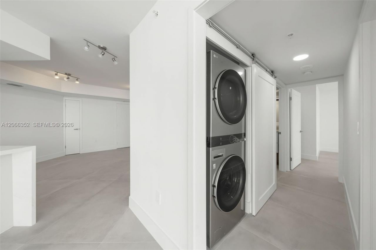 6301 Collins Ave , Unit 2307, Miami Beach, FL 33141 Photo