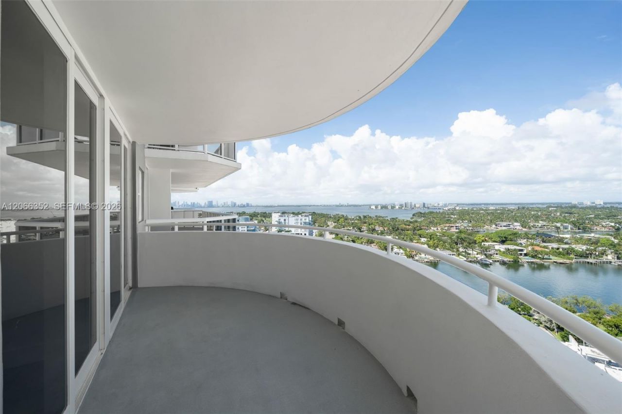 6301 Collins Ave , Unit 2307, Miami Beach, FL 33141 Photo