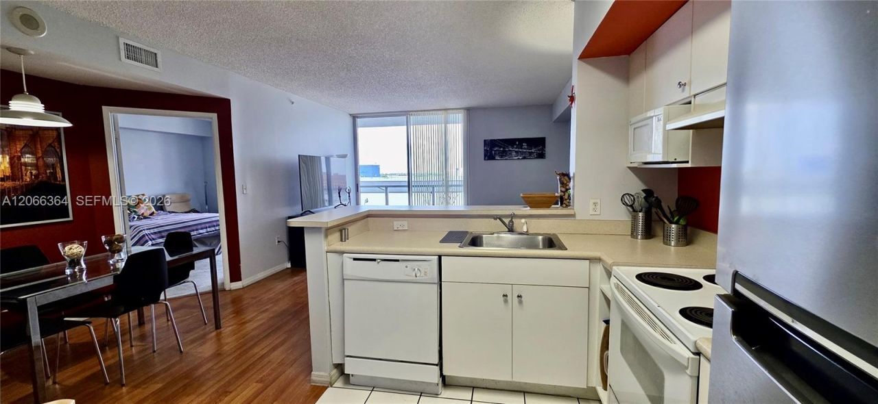 5085 NW 7th St , Unit 1505, Miami, FL 33126 Photo