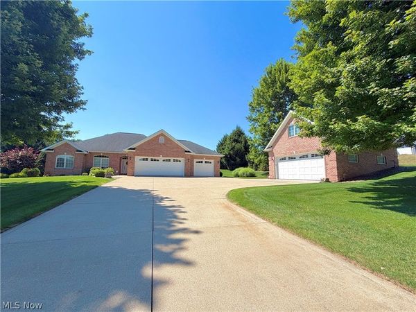5044 Sunset Boulevard Road NW, Strasburg, OH 44680