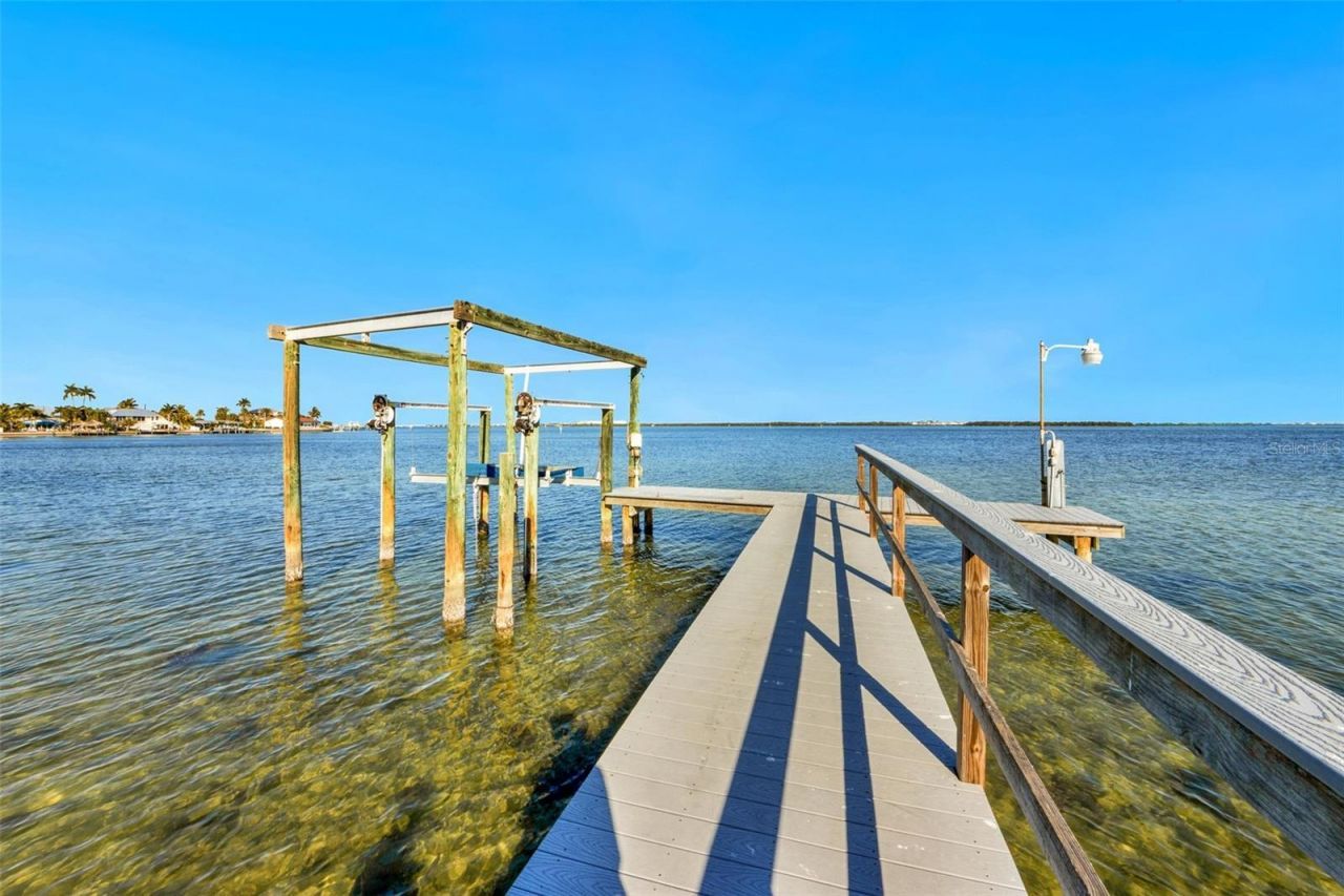 2512 Avenue A, Bradenton Beach, FL 34217 Photo
