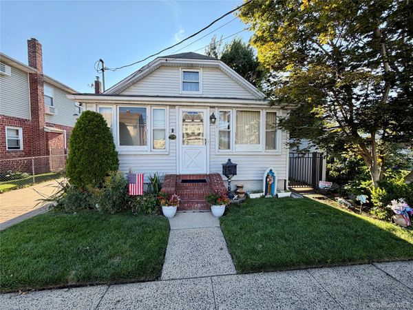 211 Madison Avenue, Franklin Square, NY 11010