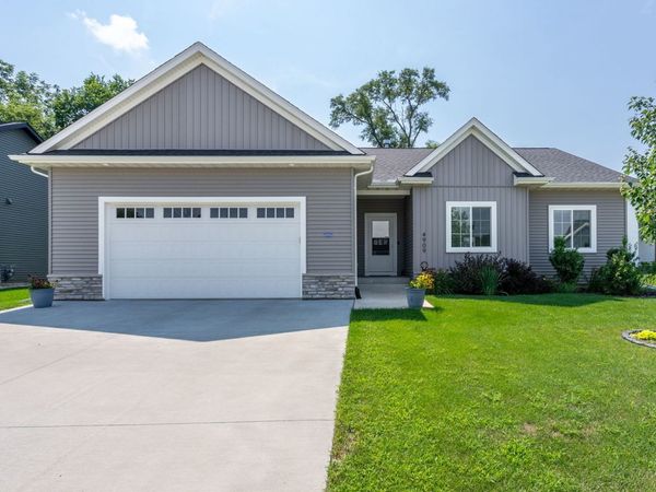 4909 Willow Circle , Davenport, IA 52806