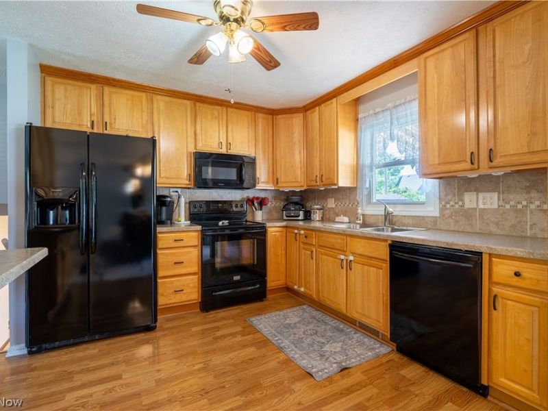546 Fieldstone Drive, Amherst, OH 44001 Photo 10