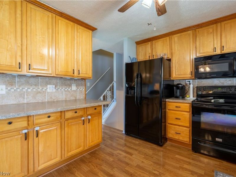 546 Fieldstone Drive, Amherst, OH 44001 Photo 11