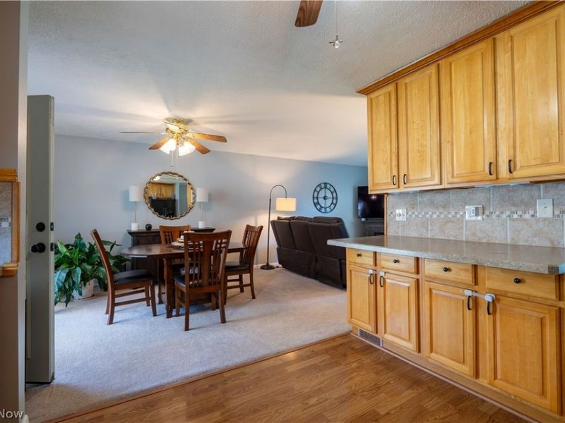 546 Fieldstone Drive, Amherst, OH 44001 Photo 12