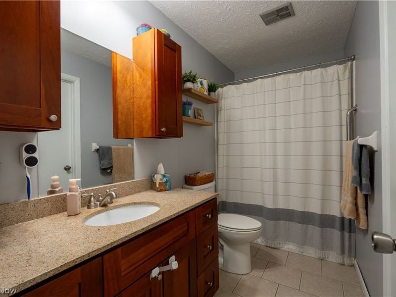 546 Fieldstone Drive, Amherst, OH 44001 Photo 25