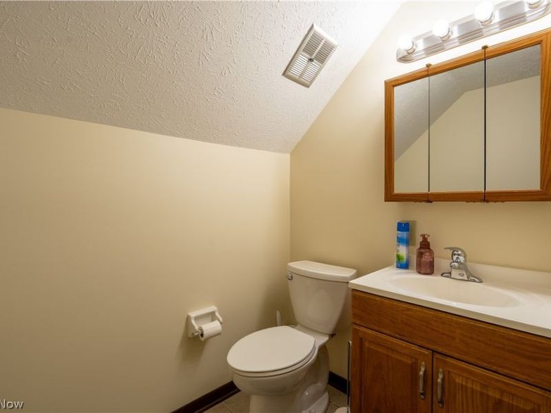 546 Fieldstone Drive, Amherst, OH 44001 Photo 30