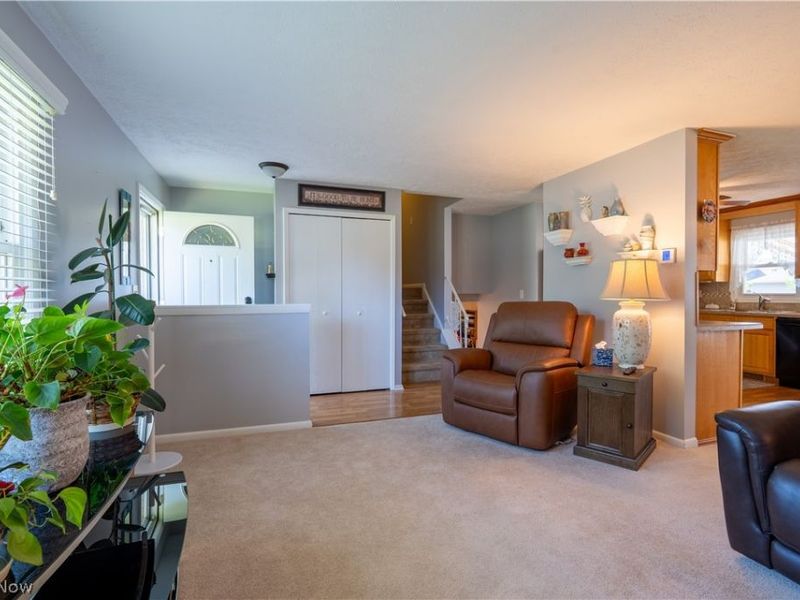 546 Fieldstone Drive, Amherst, OH 44001 Photo 4