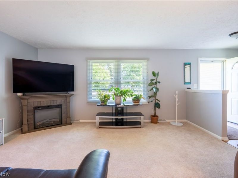 546 Fieldstone Drive, Amherst, OH 44001 Photo 6