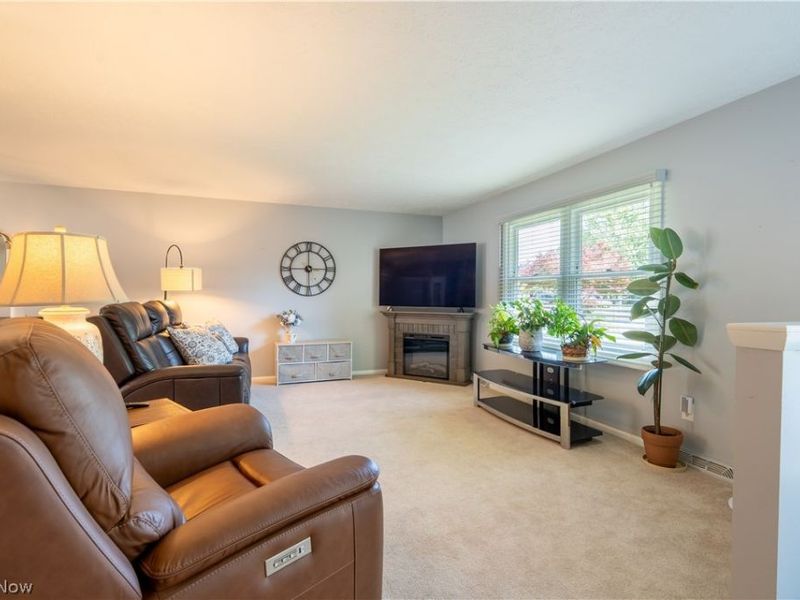 546 Fieldstone Drive, Amherst, OH 44001 Photo 8