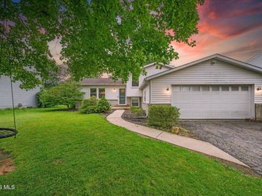 379 Birchdale Road, Perrysburg, OH 43551