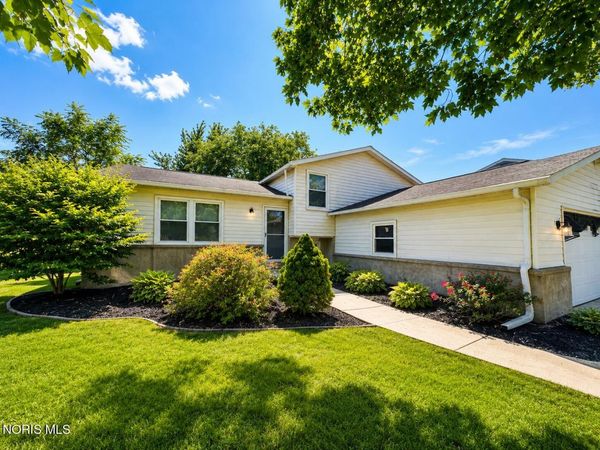 379 Birchdale Road , Perrysburg, OH 43551