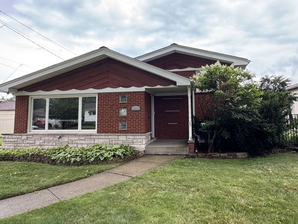 9834 S Kolmar Avenue , Oak Lawn, IL 60453