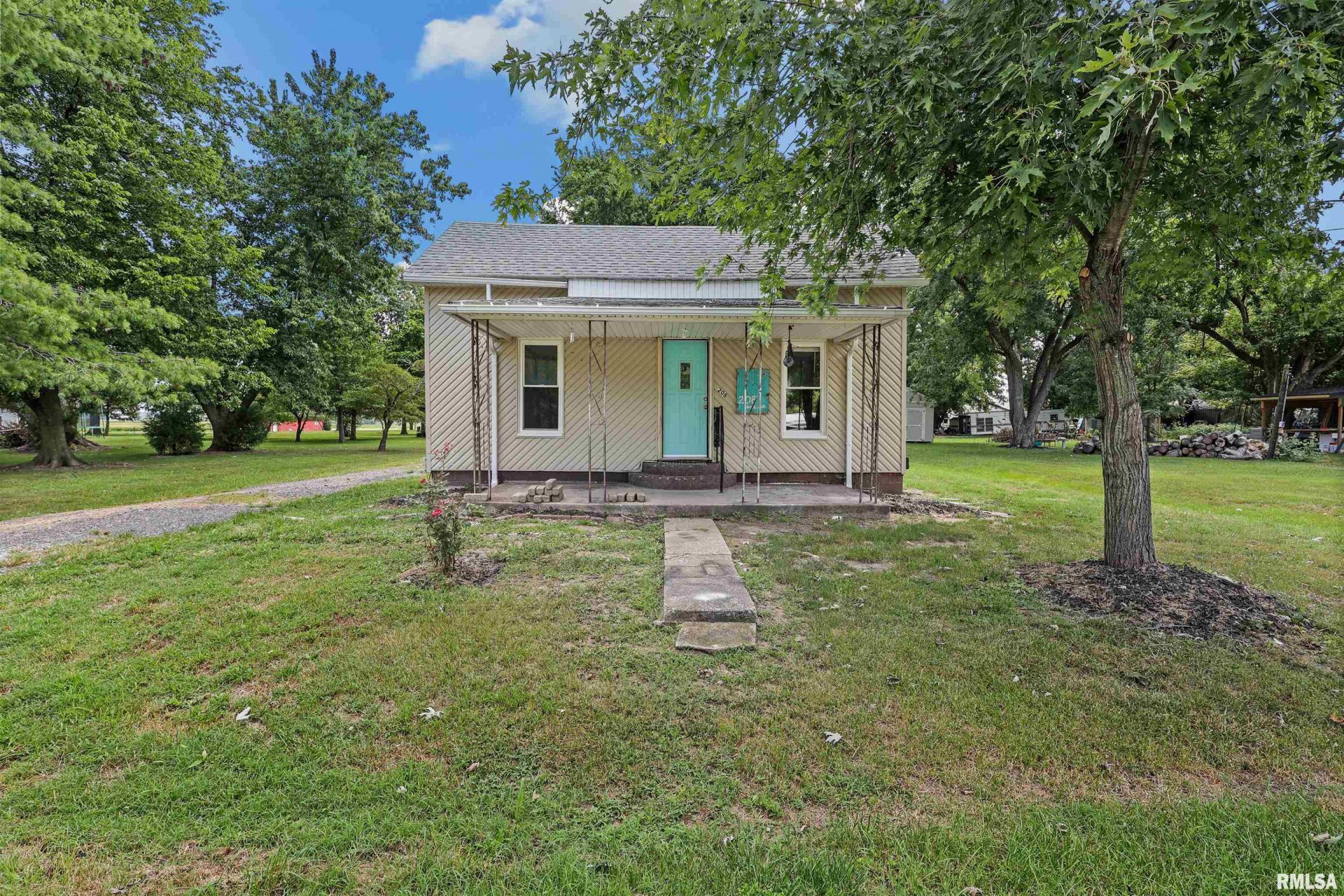 208 Pine Street, Ewing, IL 62836 Main Photo
