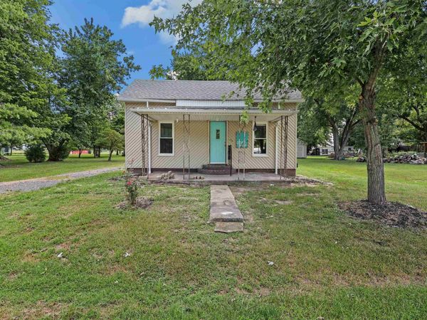 208 PINE Street, Ewing, IL 62836