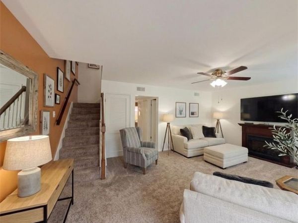 10035 Sakura Drive, St Louis, MO 63128