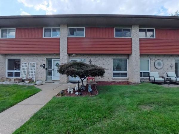 10035 Sakura Drive, St Louis, MO 63128