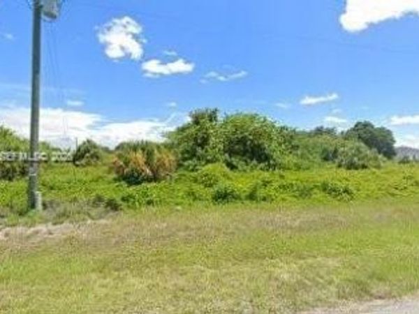 3060 Adcock Dr , La Belle, FL 33935