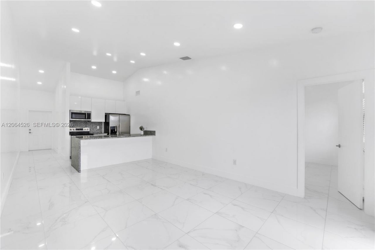 6742 NW 188th Ter , Unit 6742, Hialeah, FL 33015 Photo