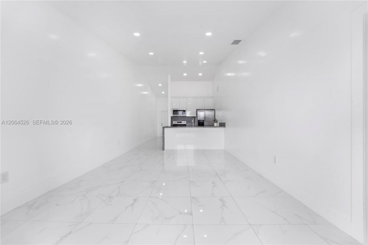 6742 NW 188th Ter , Unit 6742, Hialeah, FL 33015 Photo